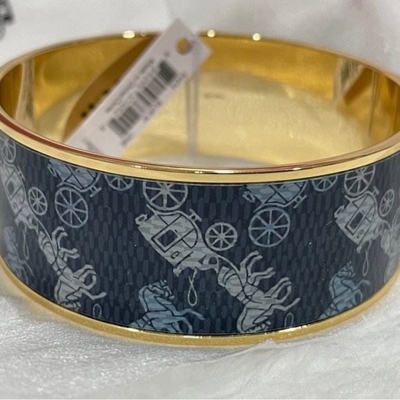 COACH HORSE 🐎 AND CARRIAGE BANGLE - Picture 1 of 4